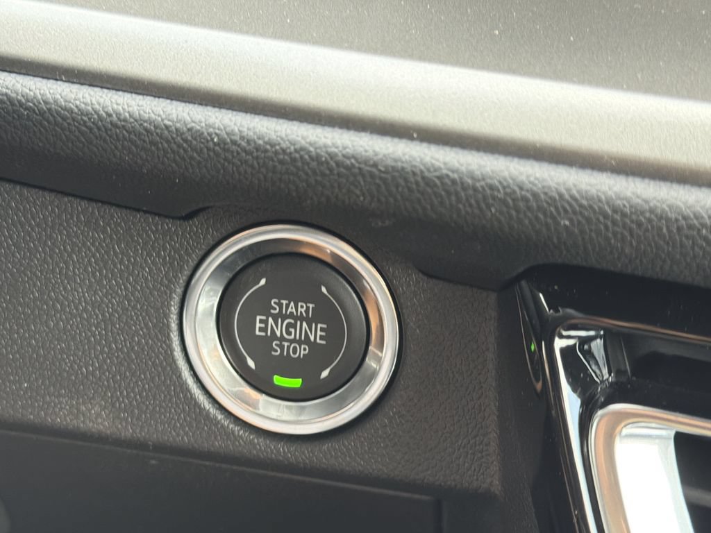 New 2026 Chevrolet Traverse LT w/ Sun and Wheel Package FWD image 16