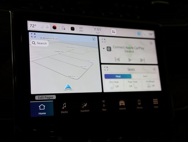 Used 2023 Jeep Grand Cherokee Summit w/ Luxury Tech Group V image 17