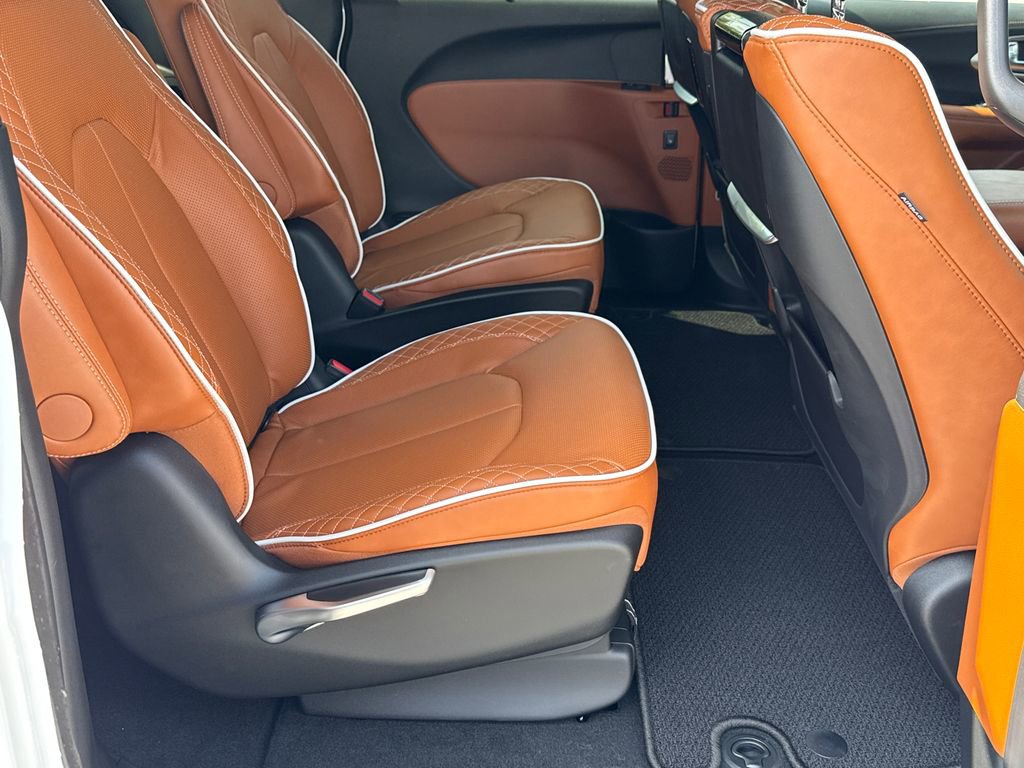 New 2026 Chrysler Pacifica Pinnacle image 15