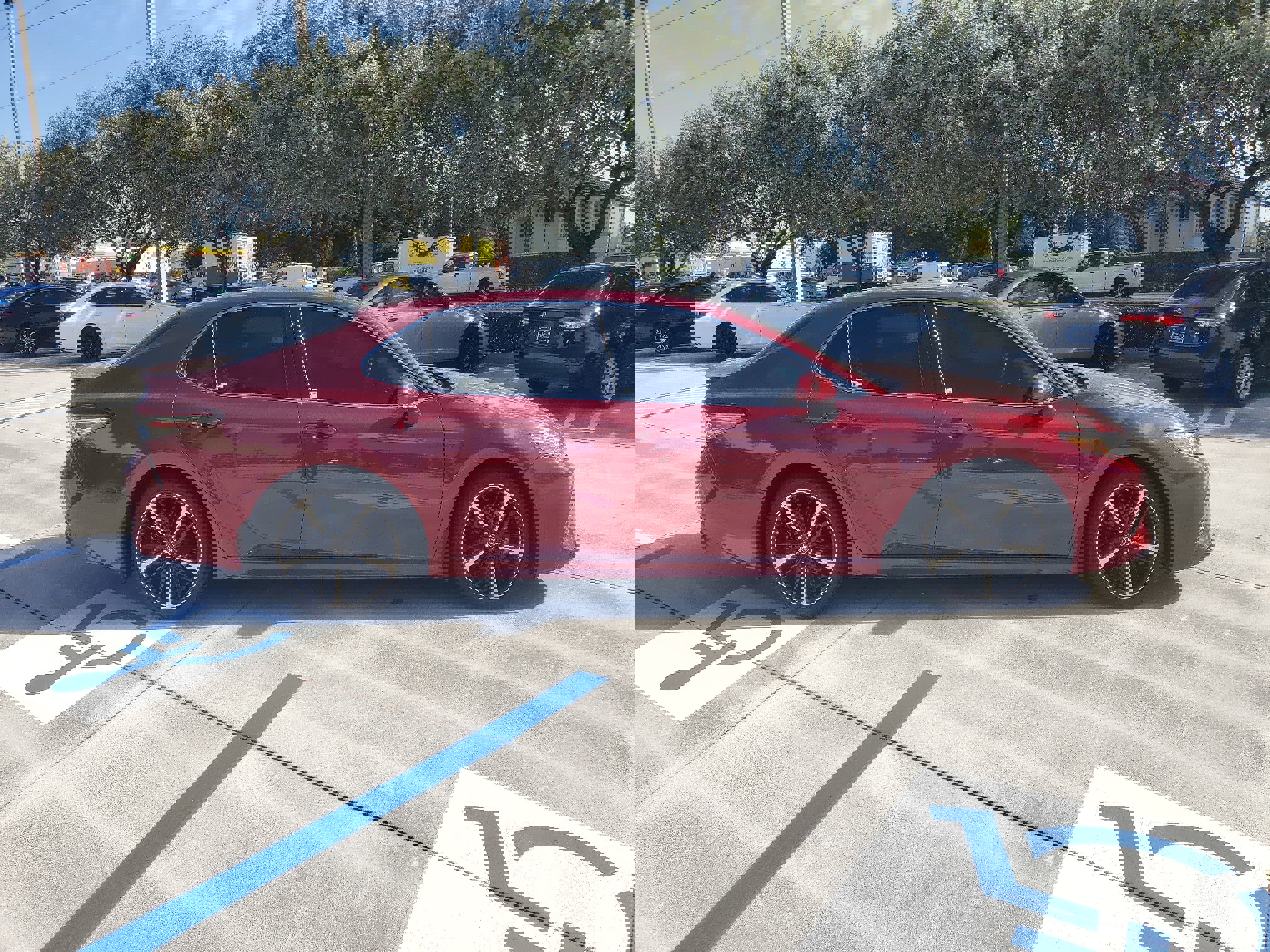 Used 2018 Toyota Camry XSE w/ Driver Assist Package image 11