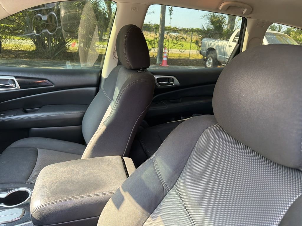 Used 2020 Nissan Pathfinder S image 10