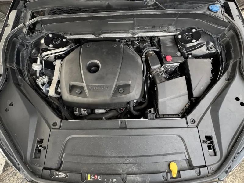 Used 2017 Volvo XC90 T6 Momentum w/ Vision Package image 14