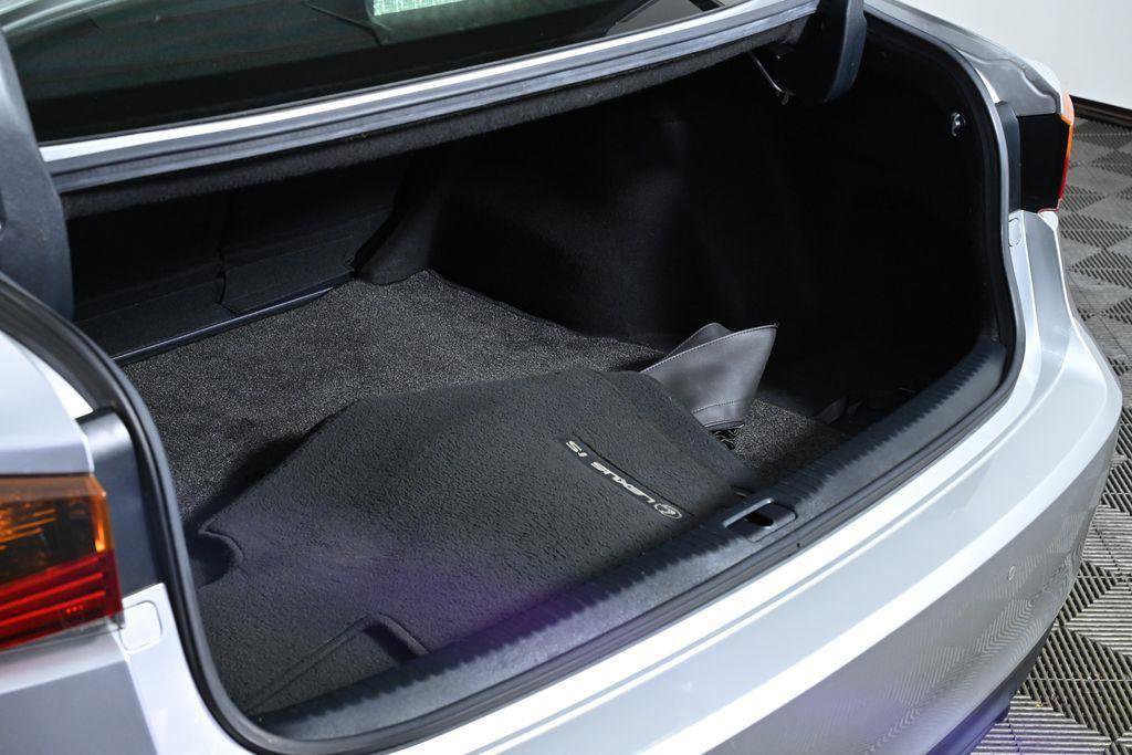 Used 2019 Lexus IS 300 F Sport w/ F Sport Package image 36