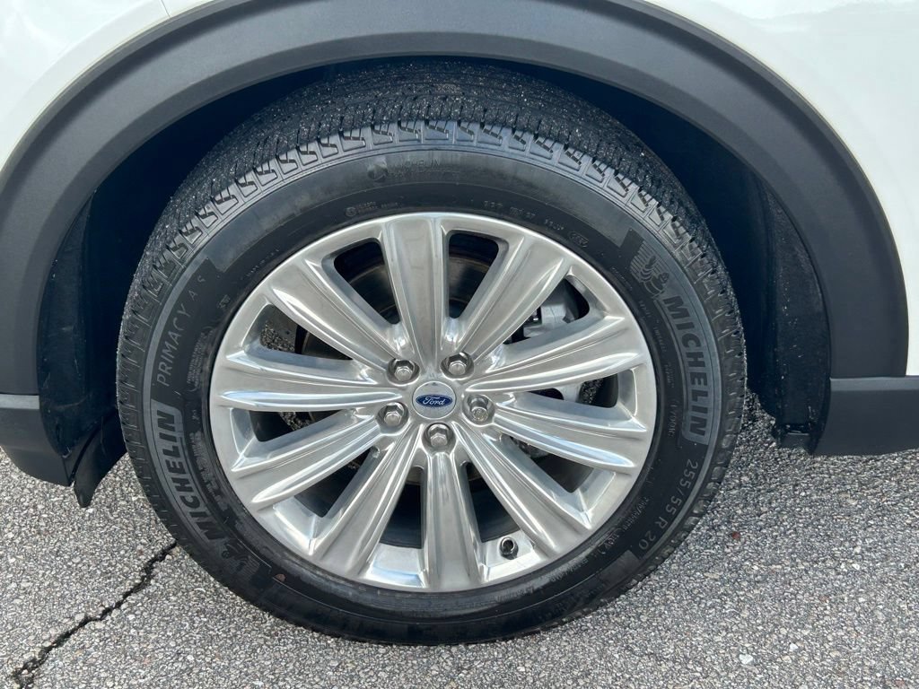 Used 2024 Ford Explorer Limited w/ Limited Technology Package RWD image 19