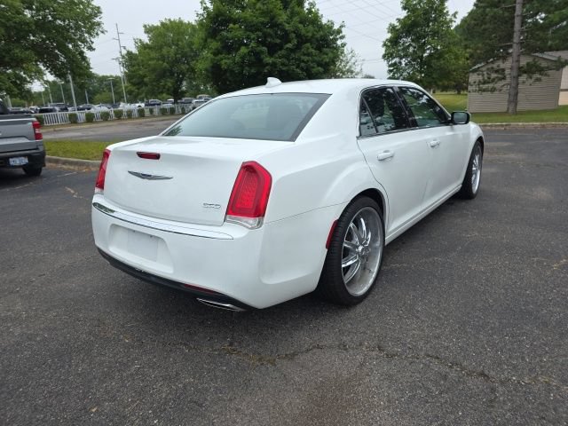 Used 2019 Chrysler 300 Touring w/ Quick Order Package 2EF RWD image 8