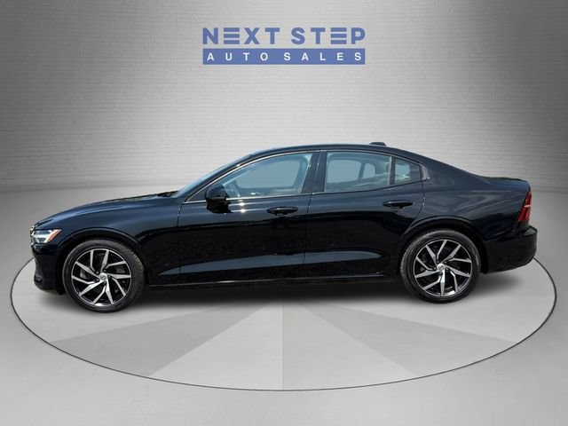 Used 2020 Volvo S60 T6 Momentum w/ Protection Package Premier AWD/4WD image 4