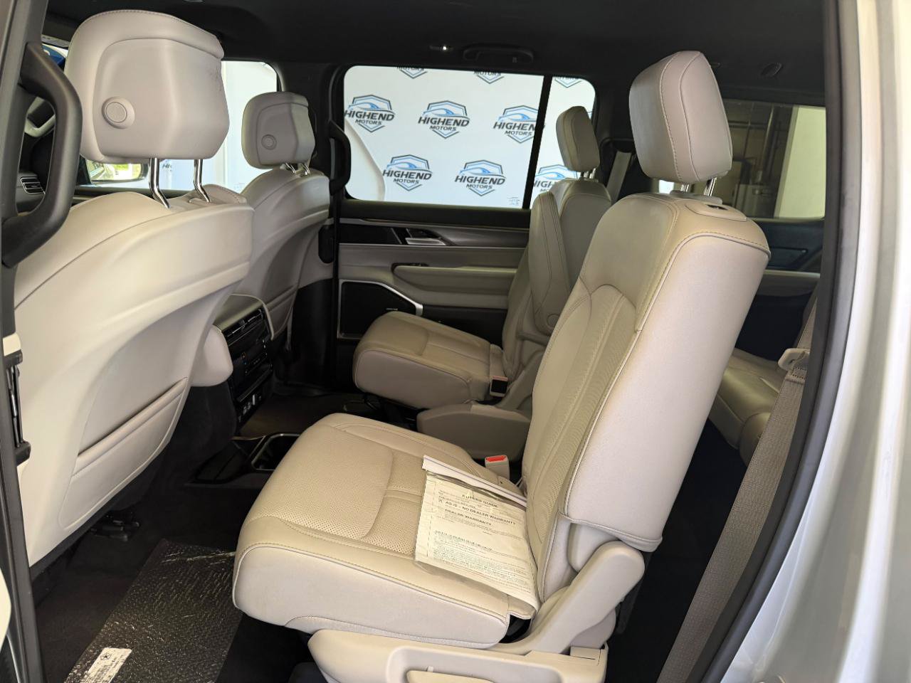 Used 2025 Jeep Wagoneer Series II AWD/4WD image 20