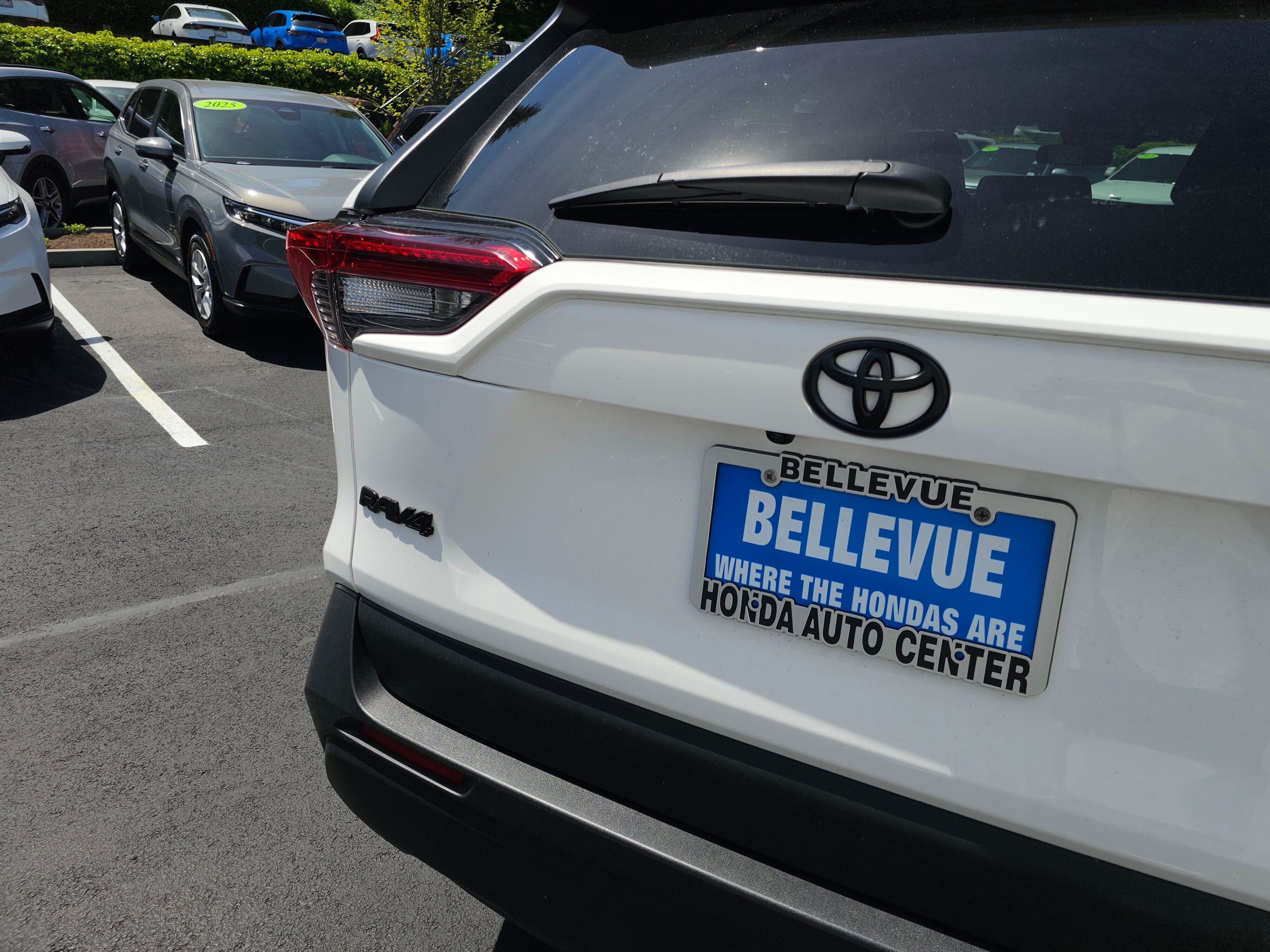 Used 2022 Toyota RAV4 XLE w/ XLE Grade Weather Package AWD/4WD image 13