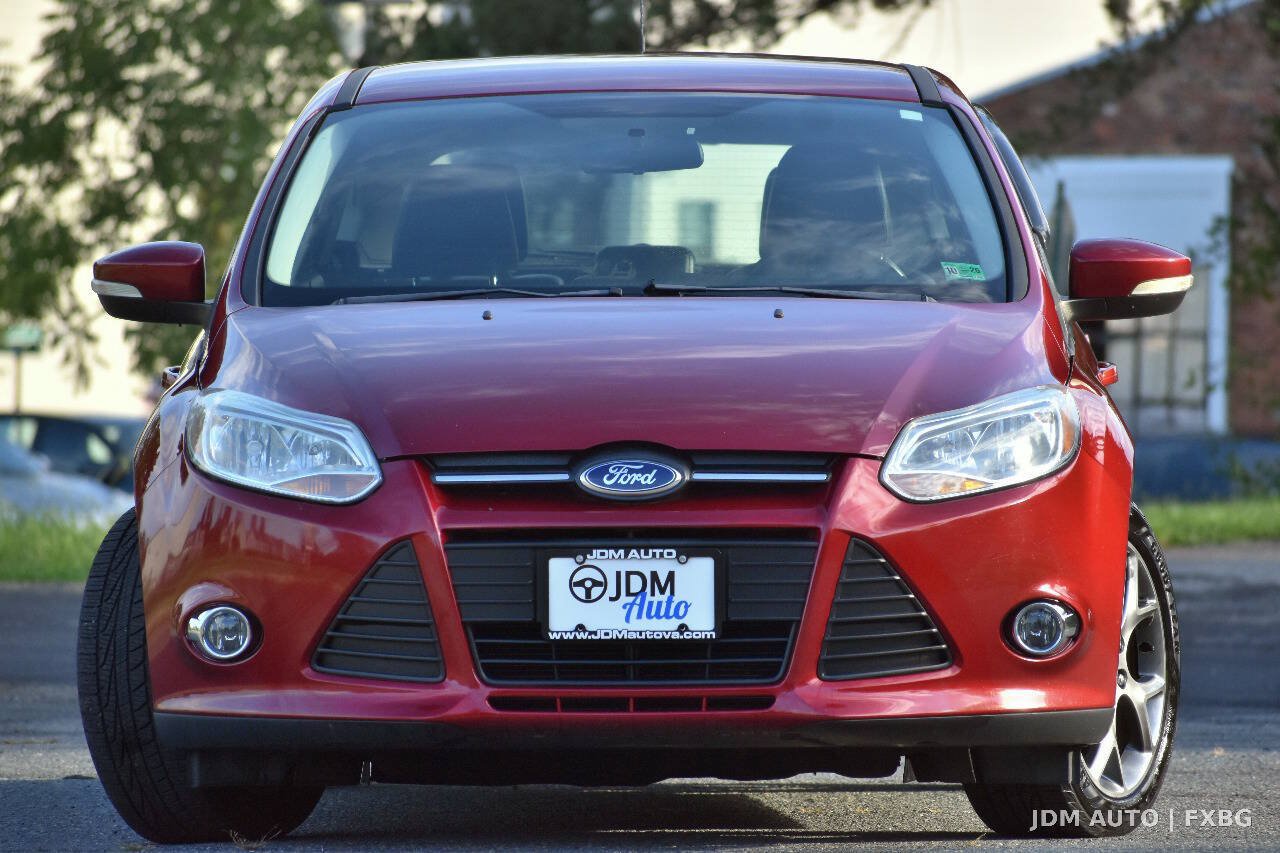 Used 2014 Ford Focus SE w/ Equipment Group 201A FWD image 3