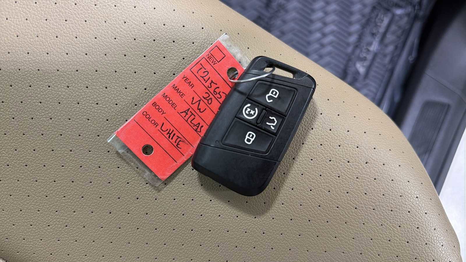 Used 2020 Volkswagen Atlas Cross Sport SE image 31