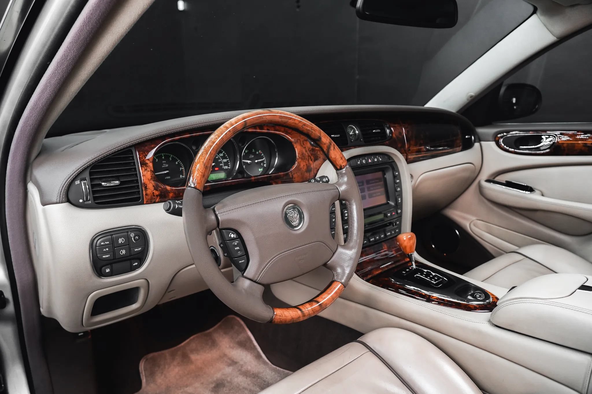 Used 2006 Jaguar XJ Vanden Plas RWD image 31