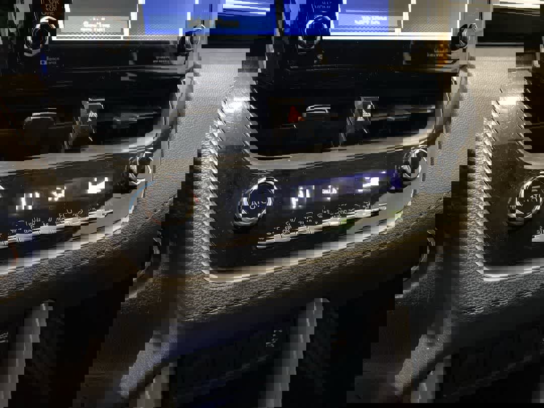 Certified 2022 Toyota Corolla Cross LE image 18