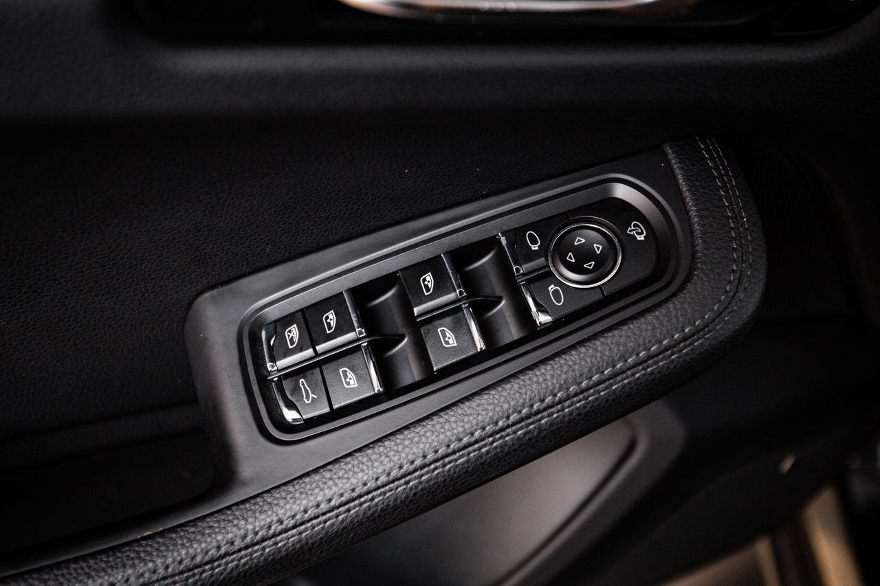 Certified 2022 Porsche Macan AWD/4WD image 22