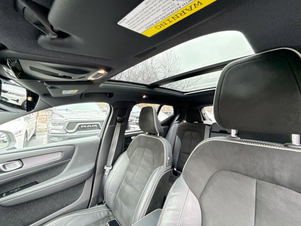 Used 2021 Volvo XC40 T5 R-Design w/ Advanced Package image 16