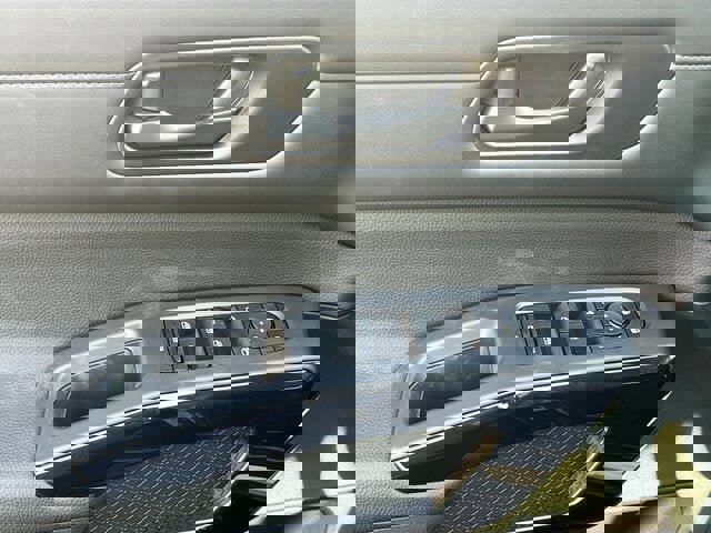 New 2025 Nissan Pathfinder S image 21