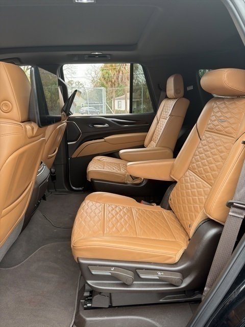 Used 2024 Cadillac Escalade Sport w/ LPO, ONYX Package image 21