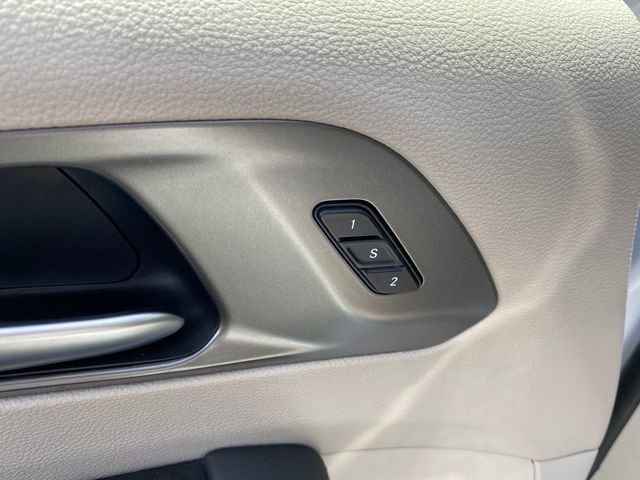 Used 2024 Chrysler Pacifica Touring-L FWD image 16