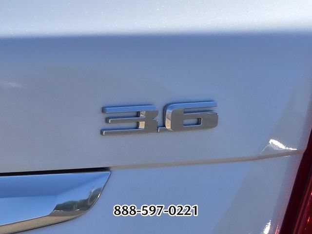 Used 2018 Cadillac XT5 Luxury w/ Driver Awareness Package FWD image 15