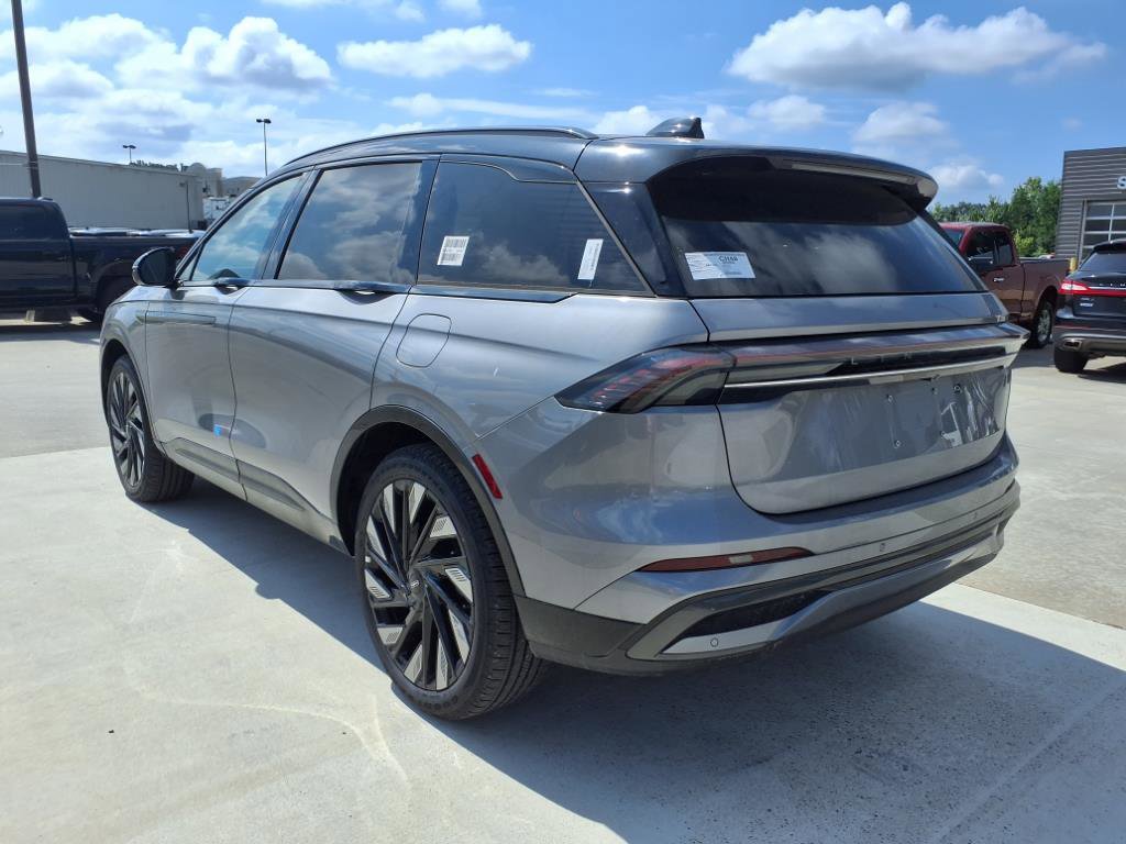 New 2025 Lincoln Nautilus Reserve image 3