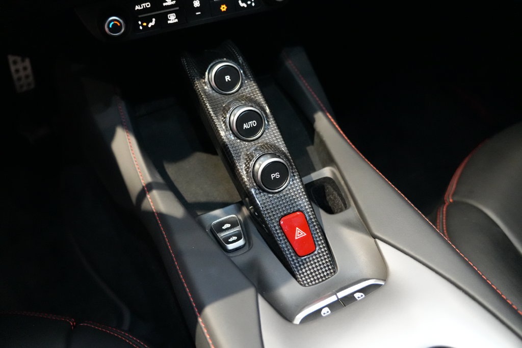 Used 2019 Ferrari Portofino RWD image 26