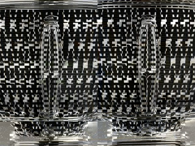 Used 2020 Lincoln Nautilus Reserve w/ Equipment Group 201A image 32