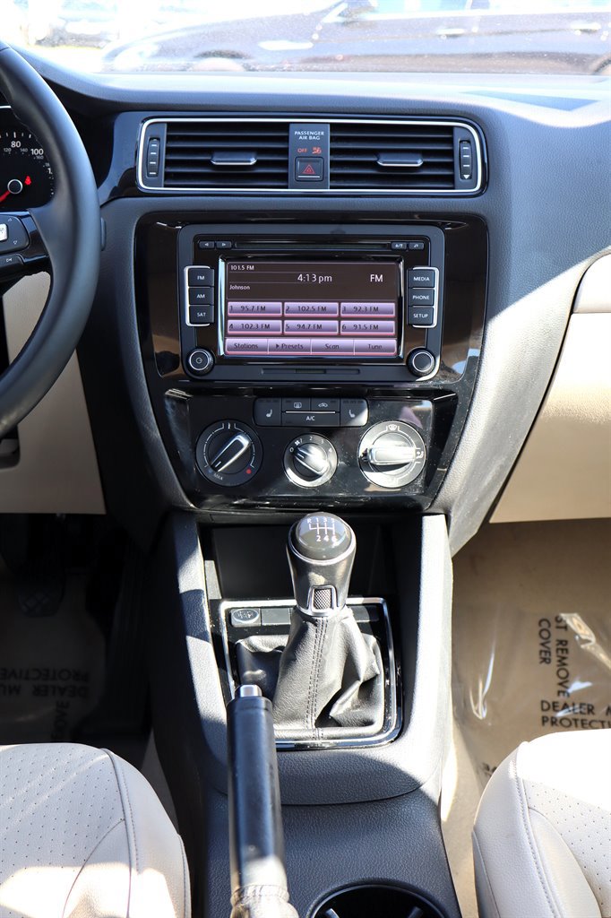 Used 2015 Volkswagen Jetta TDI SE FWD image 13