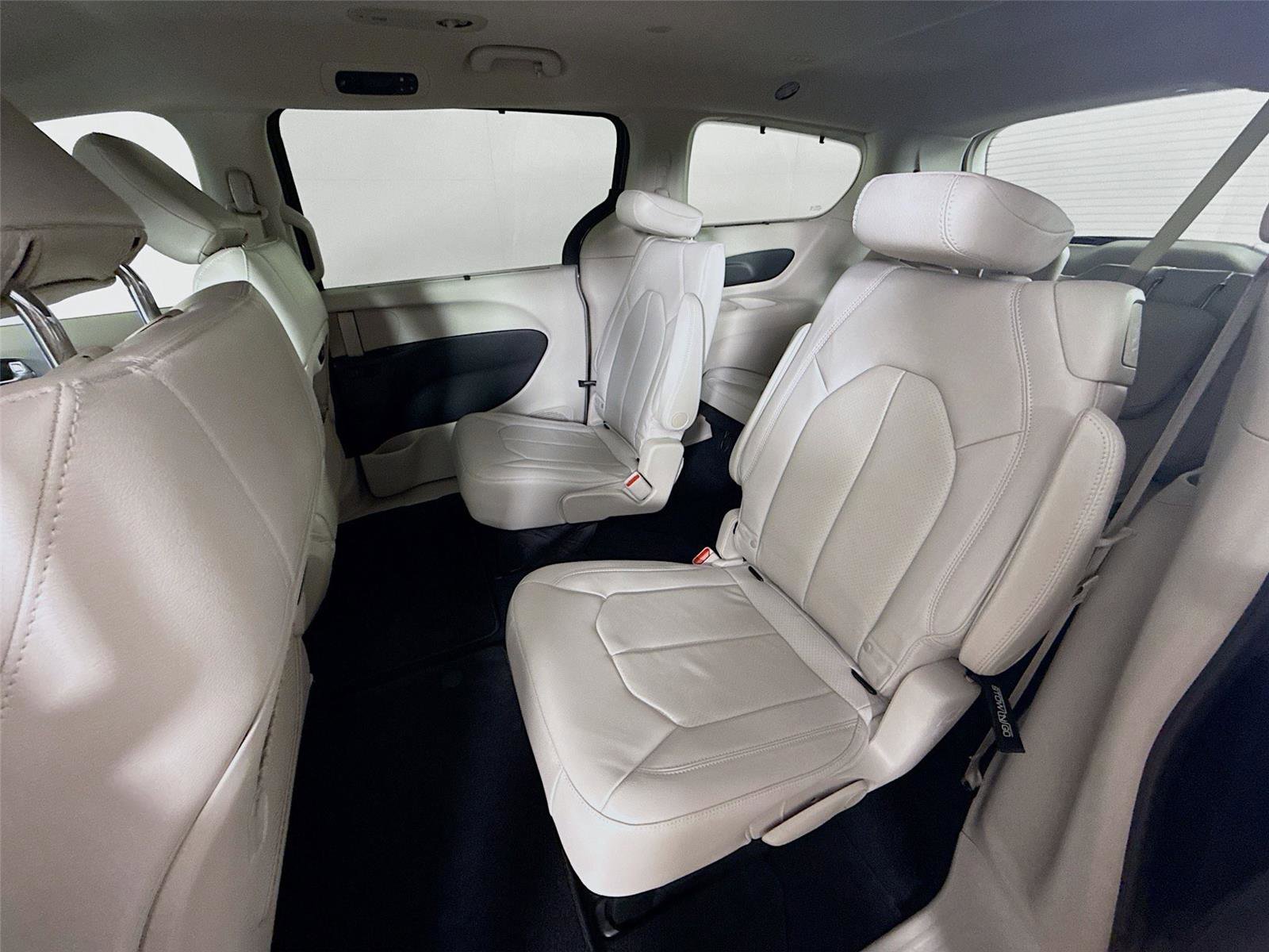 Used 2021 Chrysler Pacifica Touring-L AWD/4WD image 11