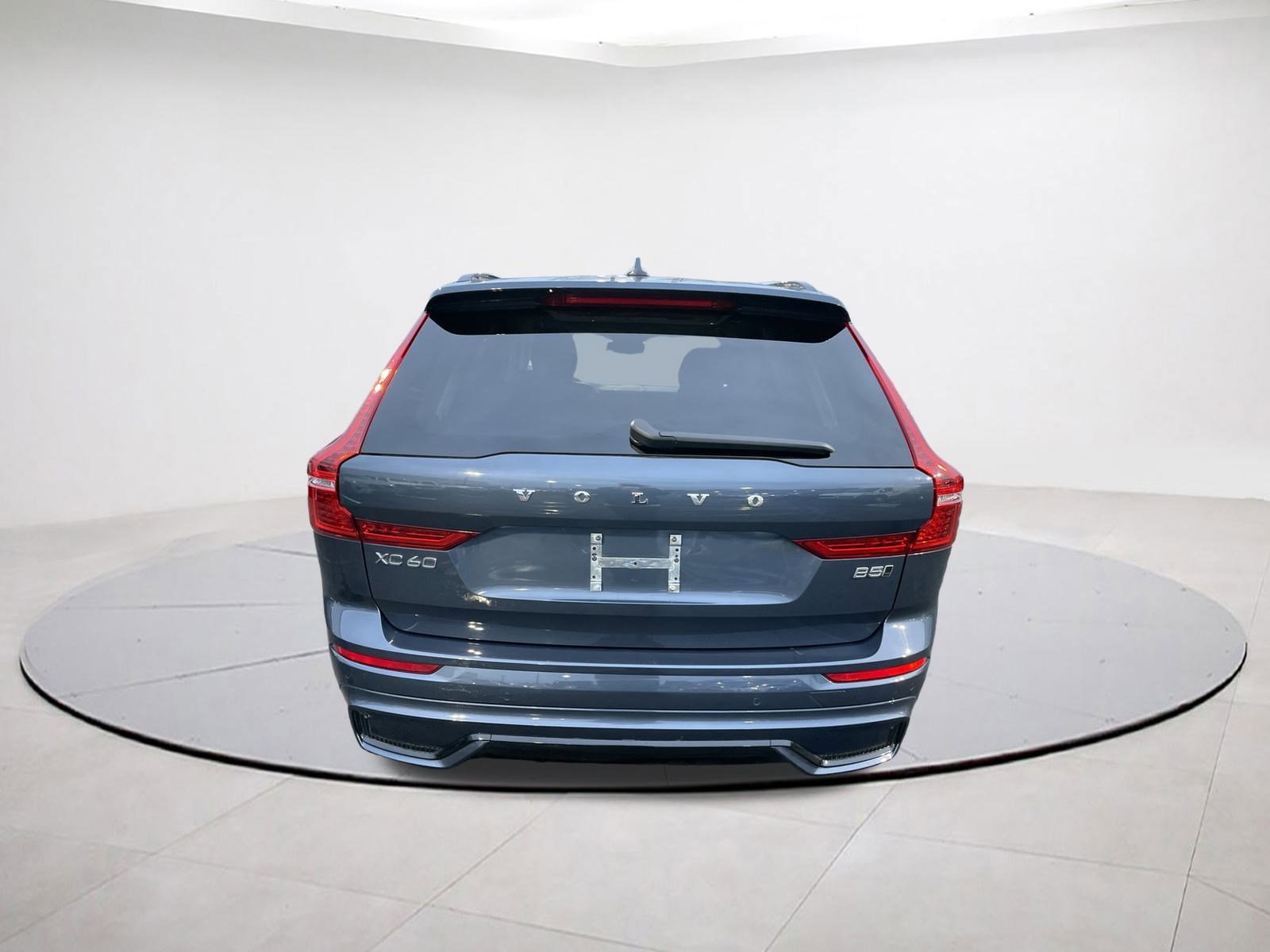 Used 2025 Volvo XC60 B5 Plus image 24