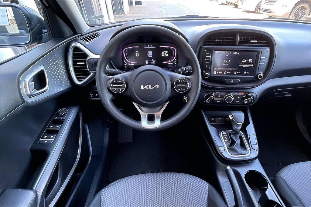 Used 2024 Kia Soul LX w/ Option Group 015 FWD image 5