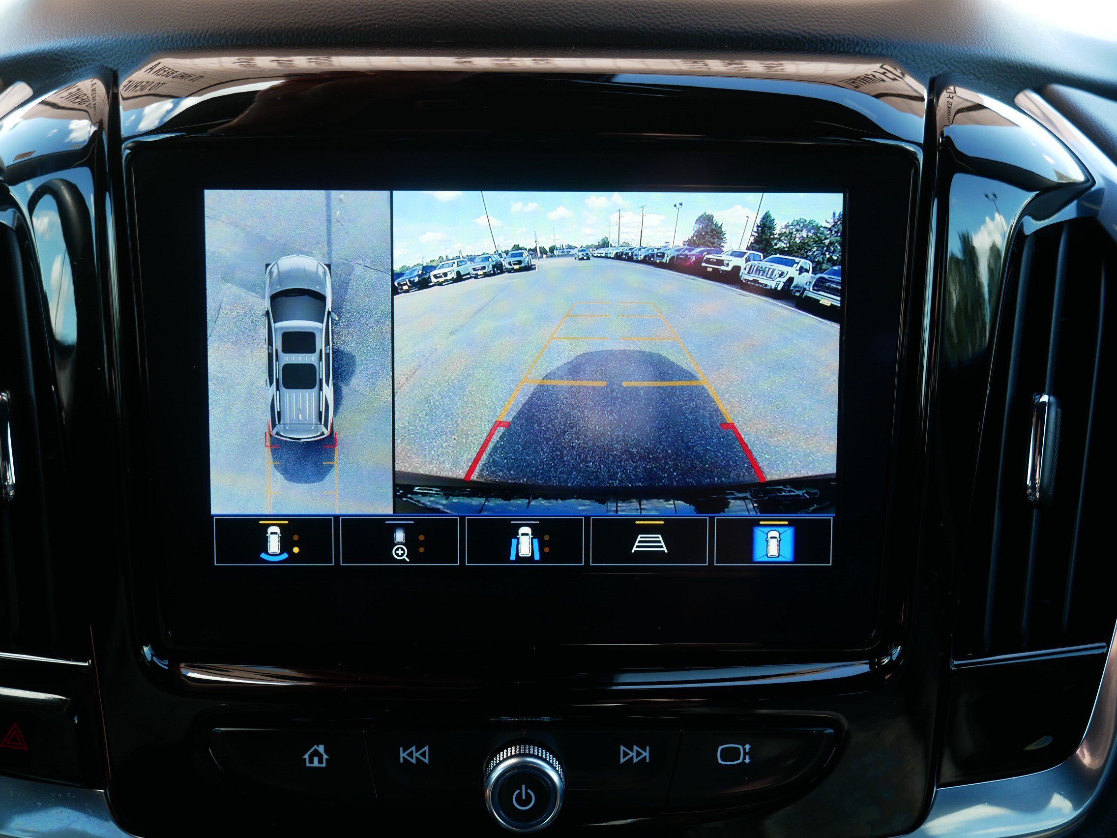 Used 2023 Chevrolet Traverse LT w/ LT Premium Package AWD/4WD image 27