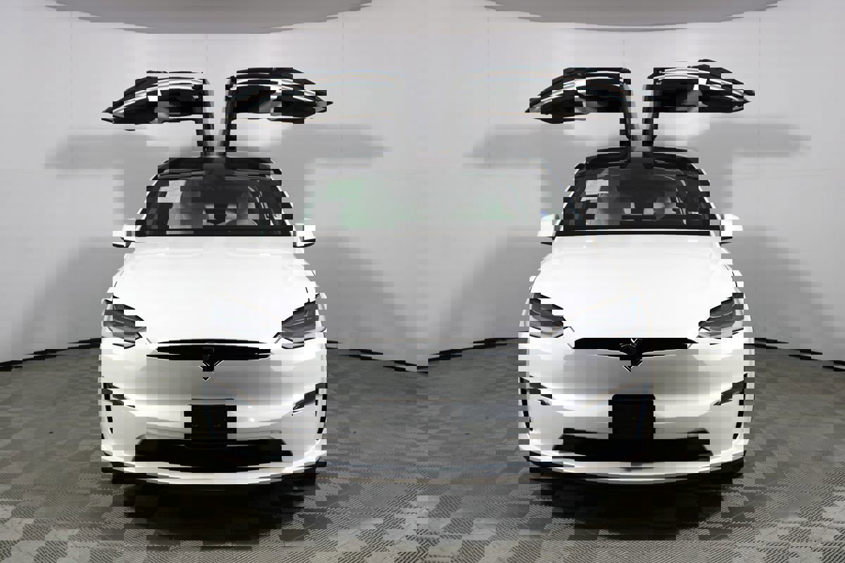 Used 2022 Tesla Model X Plaid image 2