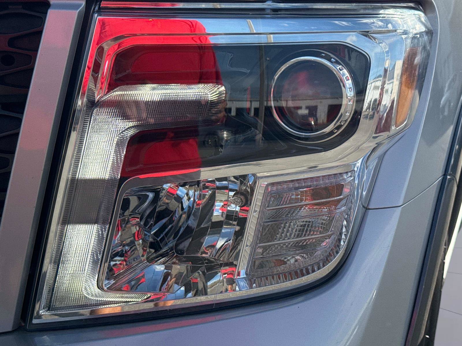 Used 2019 Nissan Titan PRO-4X image 10