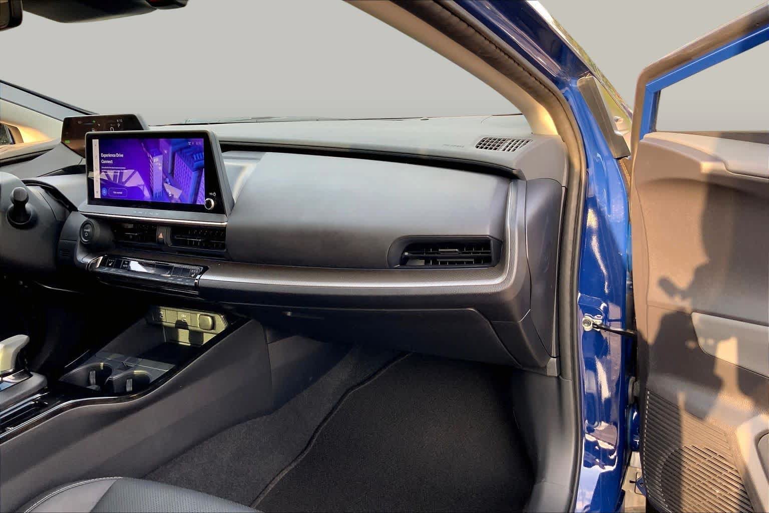 Used 2024 Toyota Prius XLE AWD/4WD image 19