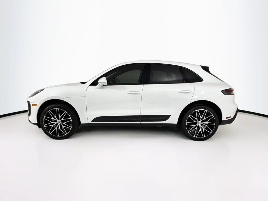 Used 2025 Porsche Macan AWD/4WD image 2