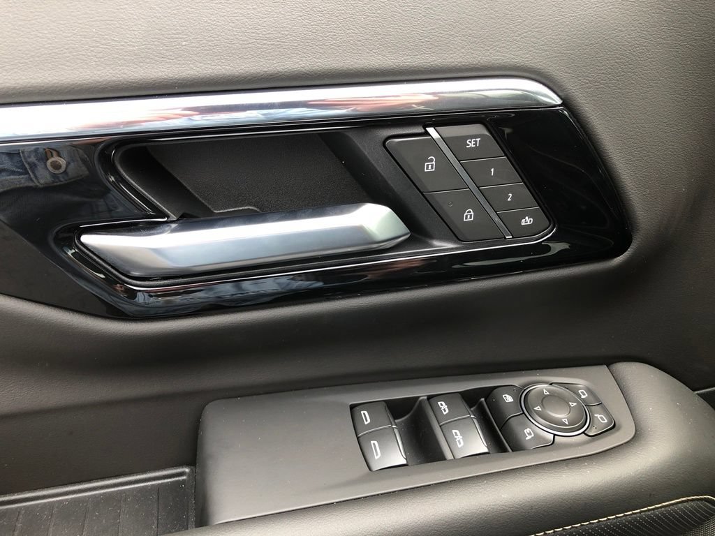 Used 2025 Chevrolet Suburban Premier AWD/4WD image 19
