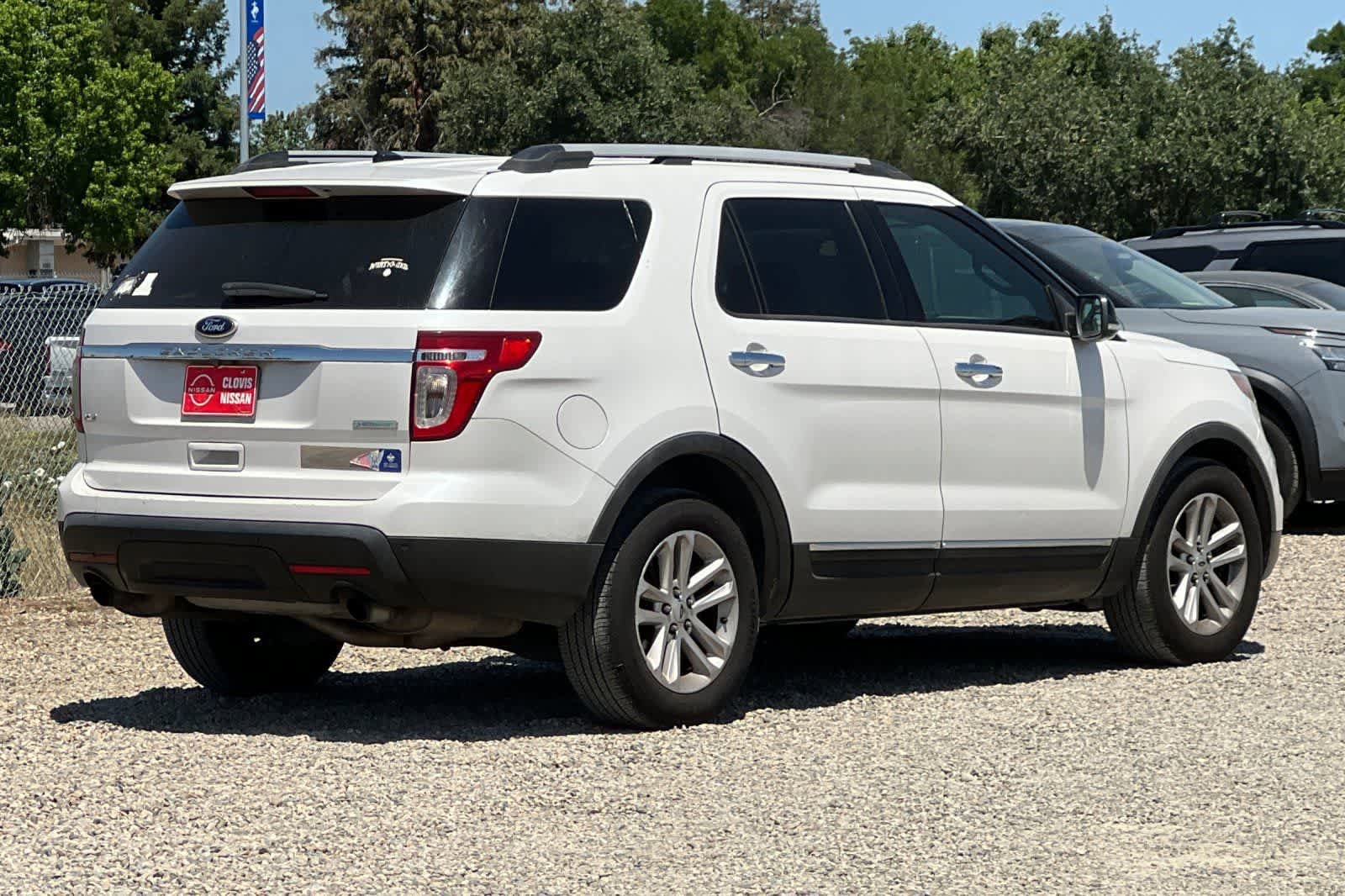 Used 2013 Ford Explorer XLT FWD image 3