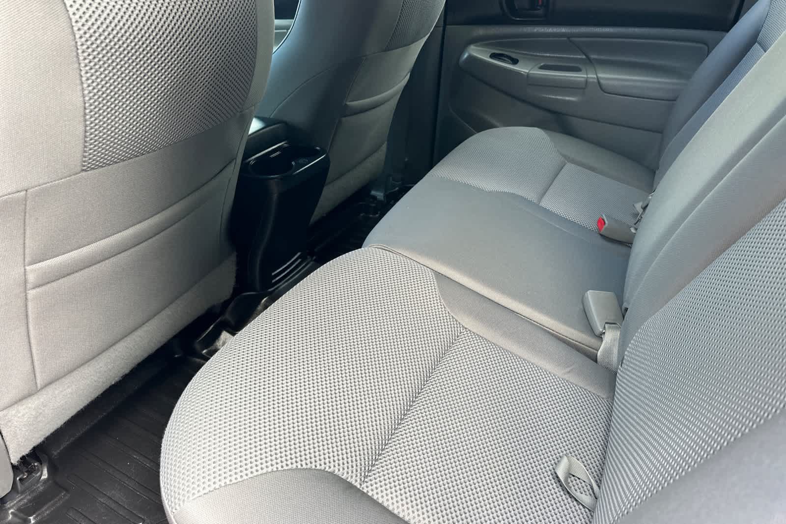 Used 2015 Toyota Tacoma 4x4 Double Cab w/ TRD Sport Package image 4