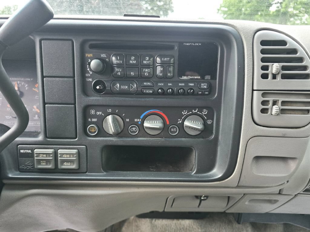 Used 1999 GMC Suburban 4WD w/ Marketing Opt Pkg 2 image 21
