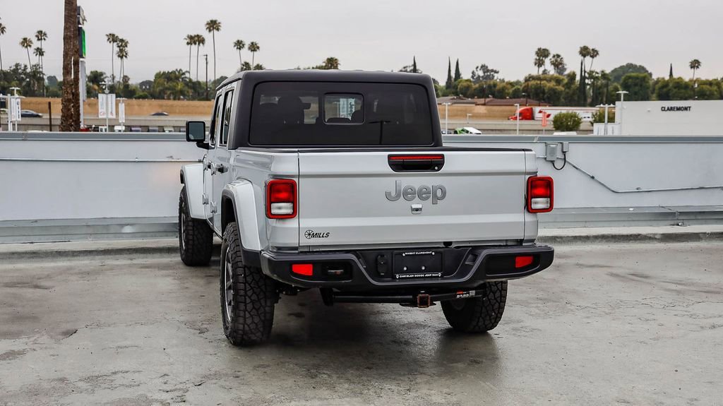Used 2023 Jeep Gladiator Overland AWD/4WD image 7