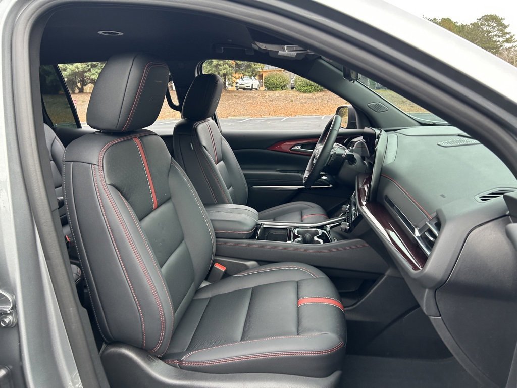 Used 2025 Chevrolet Traverse RS image 53