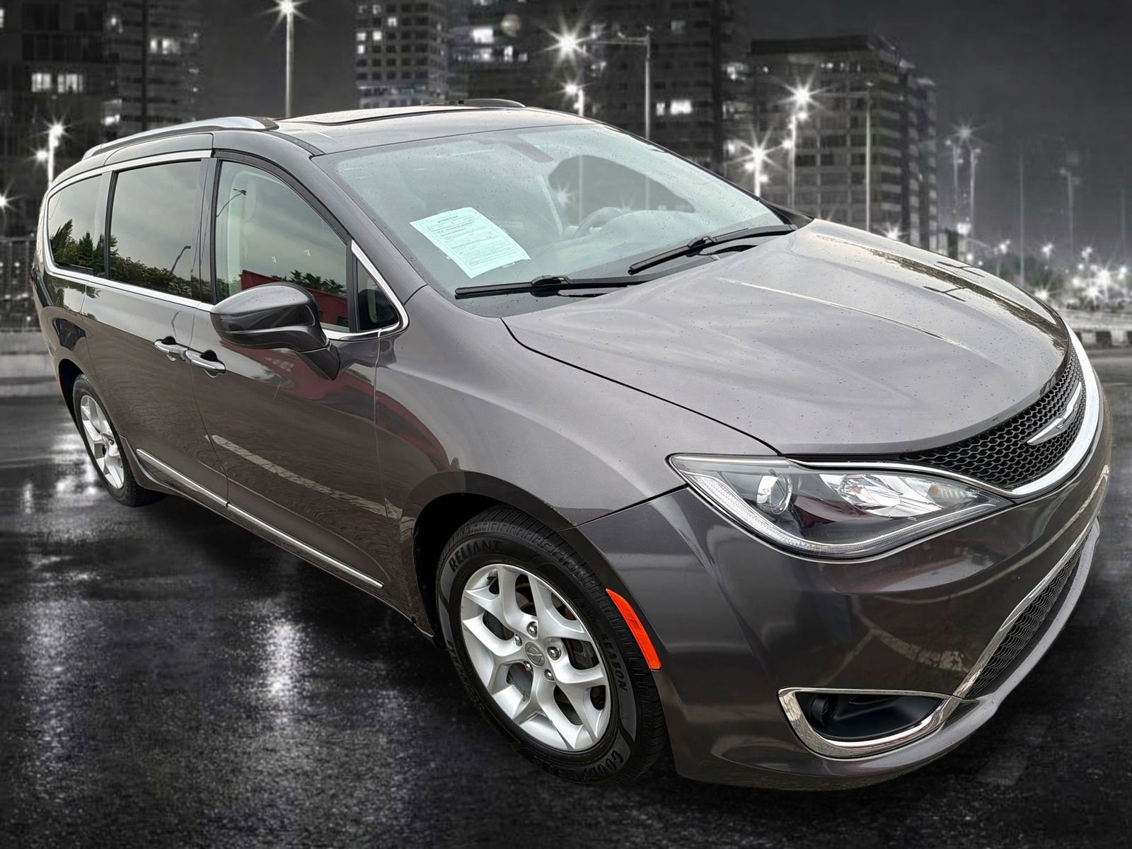 Used 2018 Chrysler Pacifica Touring-L Plus w/ Tire & Wheel Group FWD image 8