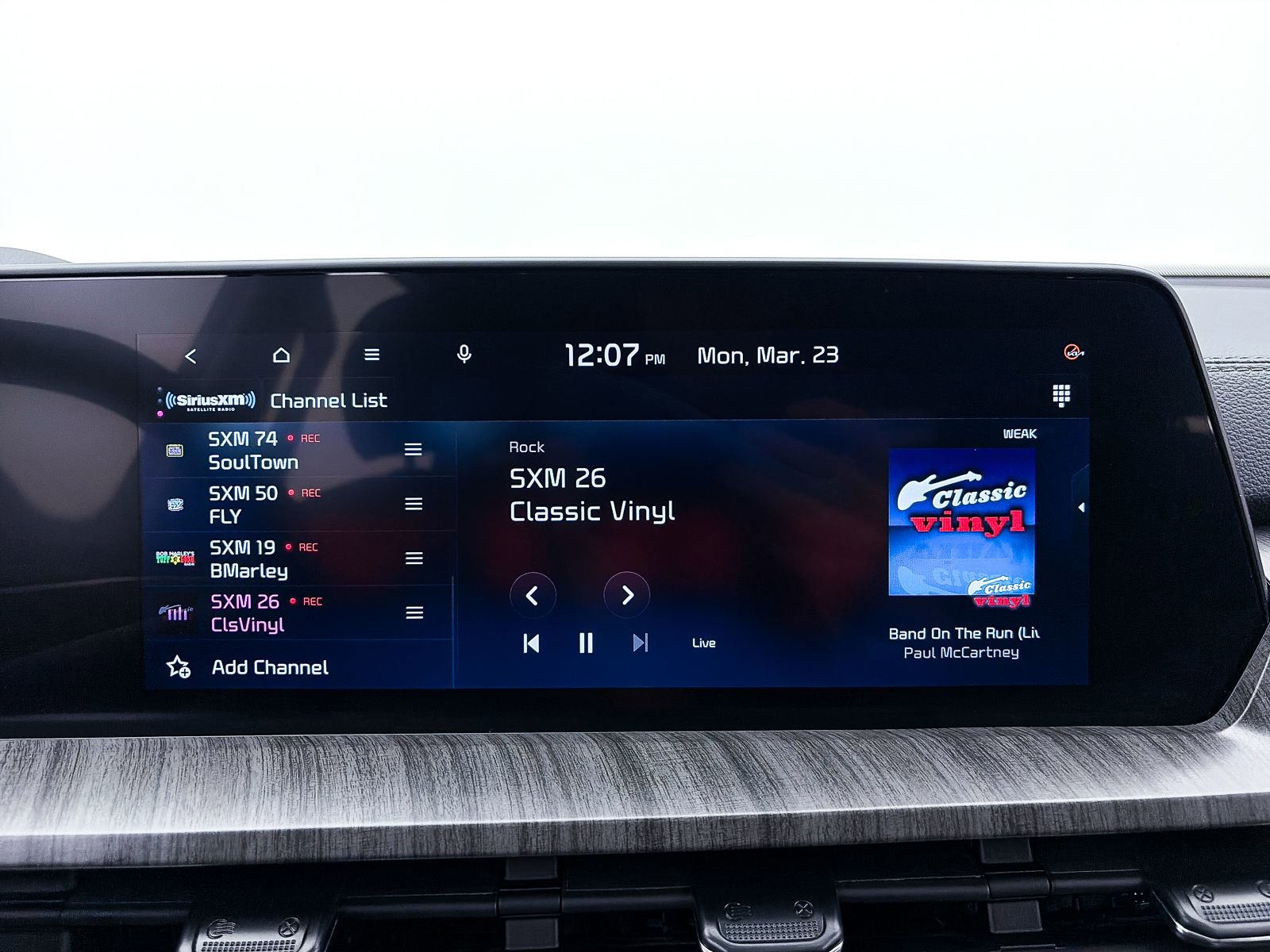 Used 2025 Kia Telluride EX w/ EX Captain's Chair Package image 23