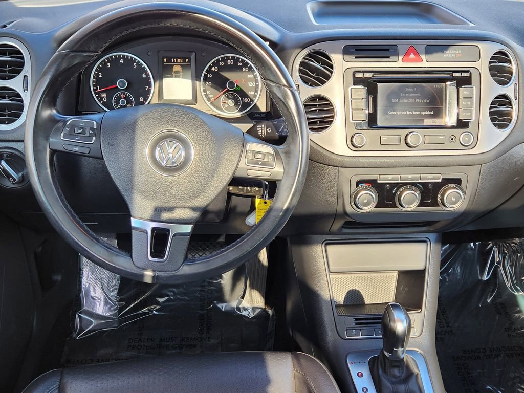 Used 2011 Volkswagen Tiguan SE image 2