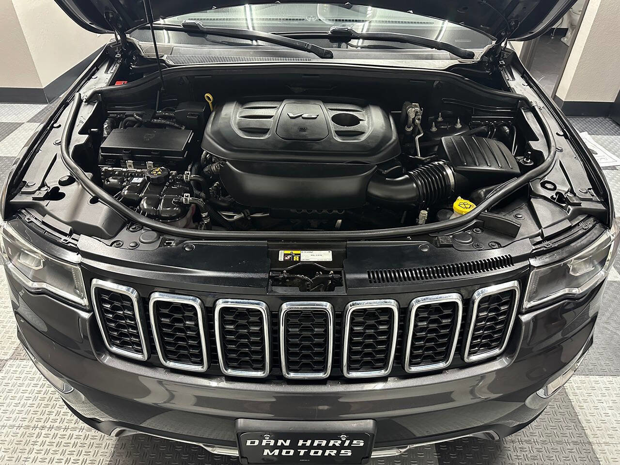 Used 2018 Jeep Grand Cherokee Limited image 34