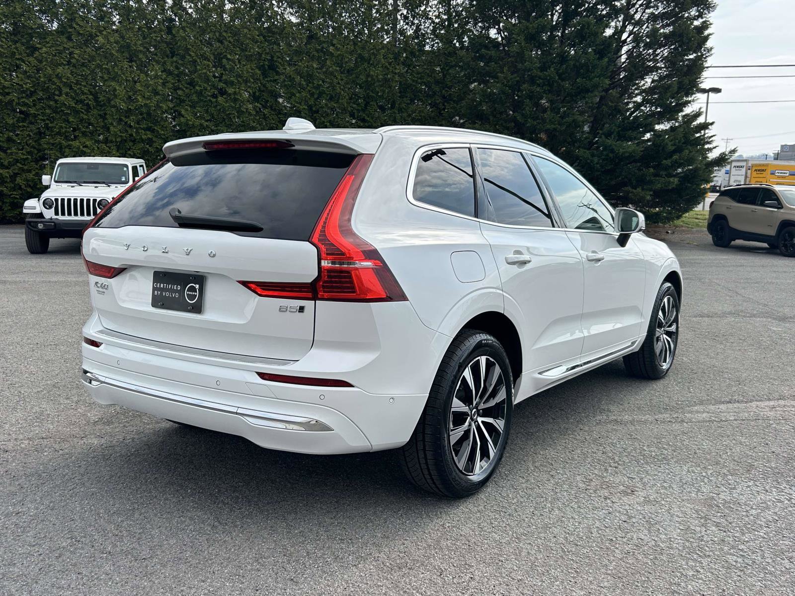 Certified 2023 Volvo XC60 B5 Plus w/ Climate Package image 3
