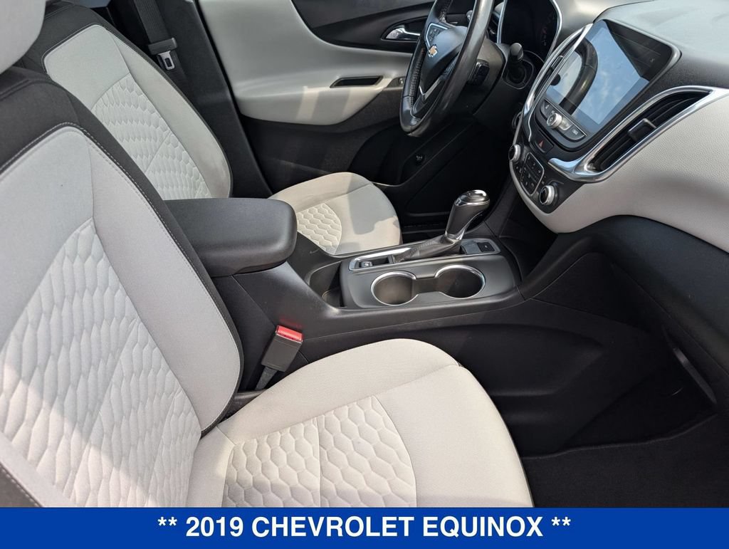 Used 2019 Chevrolet Equinox LT w/ Sun & Navigation Package AWD/4WD image 32