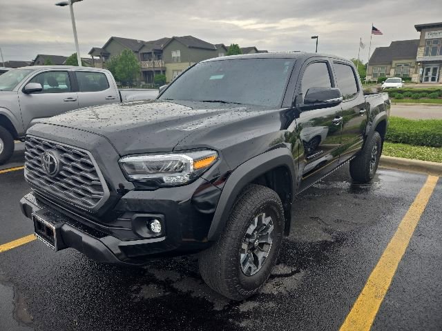 Used 2023 Toyota Tacoma TRD Off-Road w/ TRD Premium Off Road Package AWD/4WD image 3