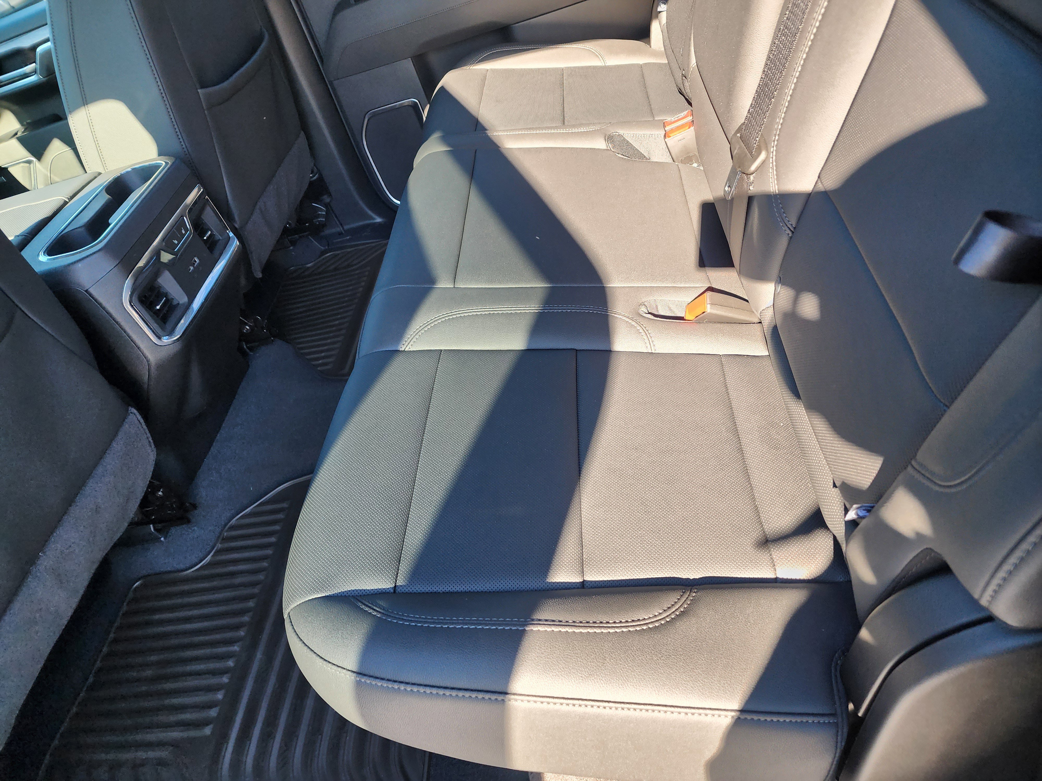 Used 2025 Chevrolet Silverado 2500 LTZ w/ LTZ Convenience Package image 7