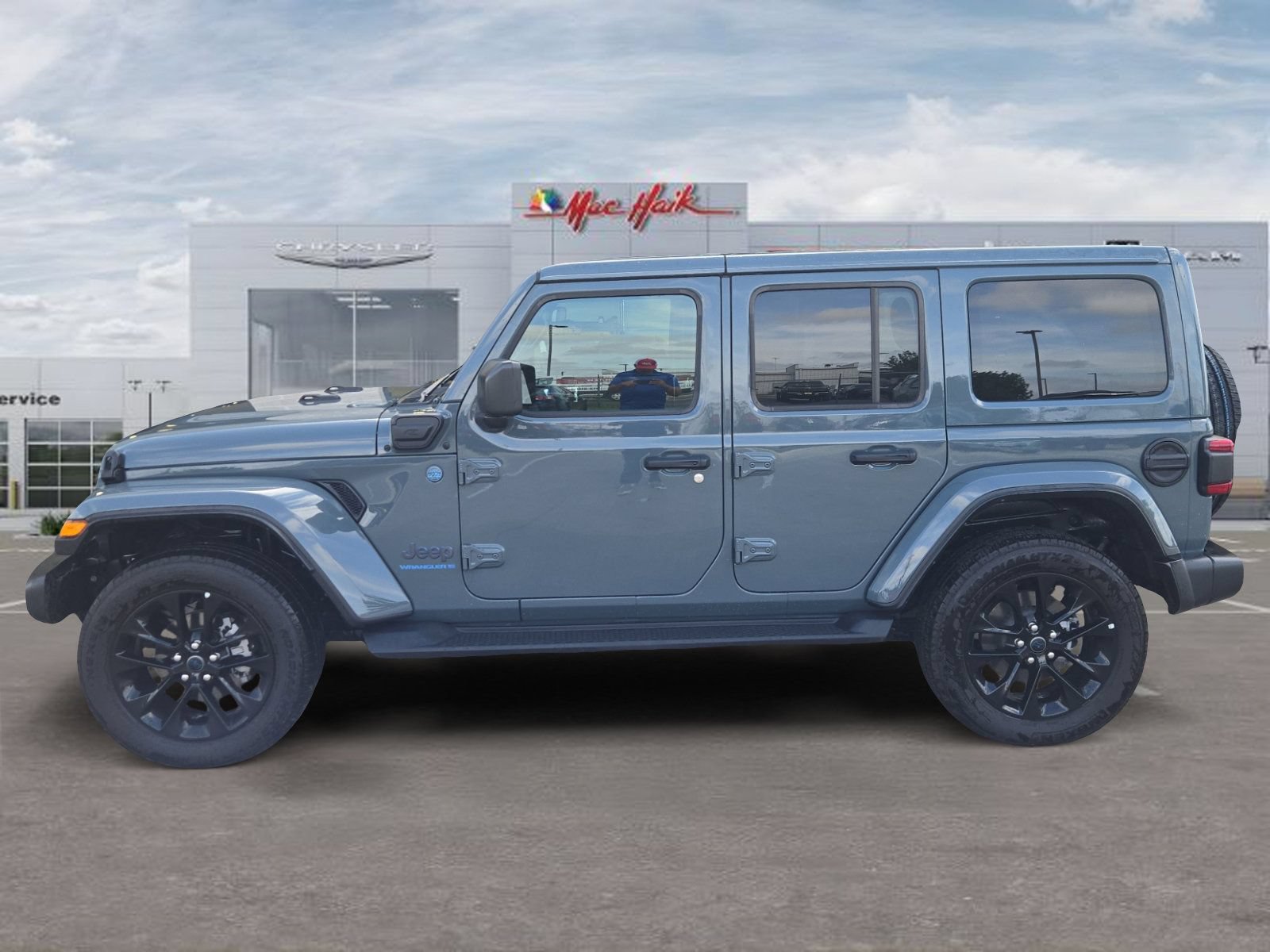 Used 2025 Jeep Wrangler Unlimited Sahara AWD/4WD image 2