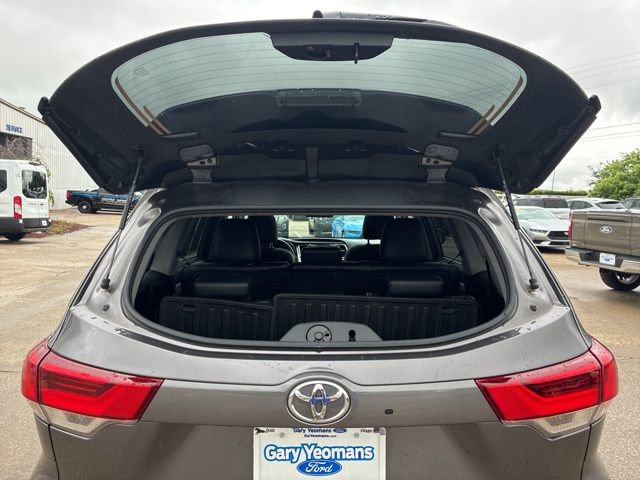 Used 2019 Toyota Highlander XLE AWD/4WD image 7
